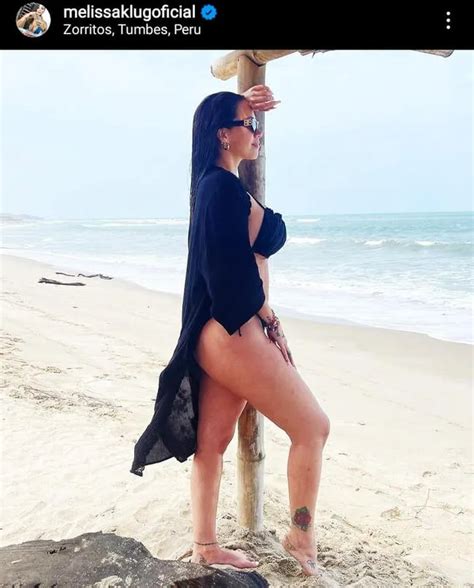 Melissa Klug Arrasa En Las Playas Norte As Con Atrevido Bikini Bandeau En Look Total Black
