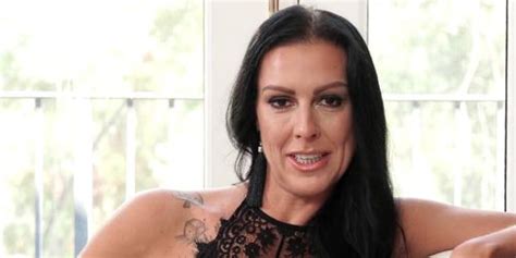 Horny MILF Gets A Rough Fuck In Tnaflix