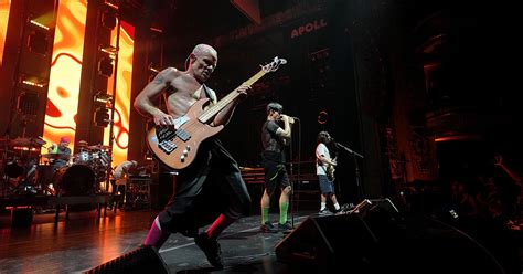 Nieto Ni Lo Otro De Todo Un Poco Red Hot Chili Peppers Publica Parte Del Show En El Teatro