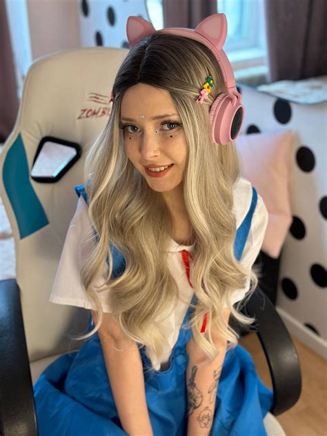 Cute Or Hot R HappyEmbarrassedGirls