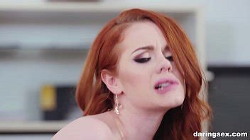 Pelirroja de piel pálida folla como de lujo en el mercado XVIDEOS