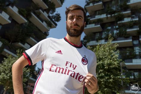 I Nostri Consigli Su Dove Comprare Maglie Da Calcio Online