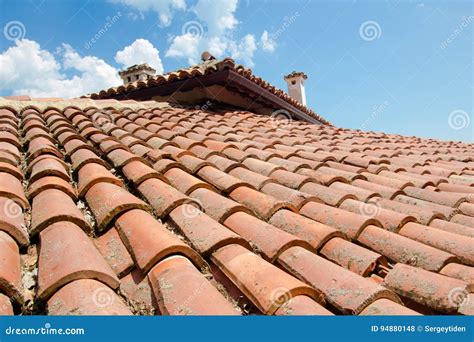 Telhas Velhas Do Telhado Da Argila Vermelha Foto De Stock Imagem De