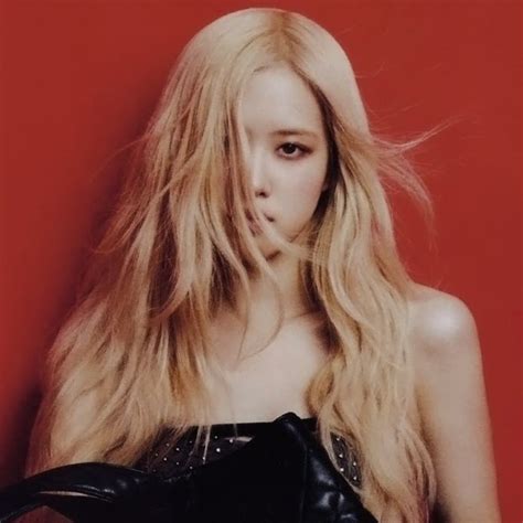 Pin by 𝑎 𝑟 𝑎 𝑏 𝑒 𝑙 𝑙 𝑎 on rosıe pαrk Rose blonde Rosé photoshoot Rosé blackpink red