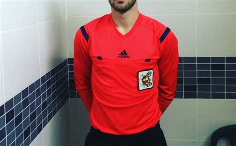 Rbitro De Futebol Gay Desiste Da Carreira Ap S Insultos Homof Bicos De Torcedores Me Salte