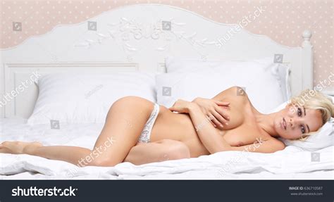 Naked Sexy Girl Beautiful Body Bed Stock Photo 636710587 Shutterstock