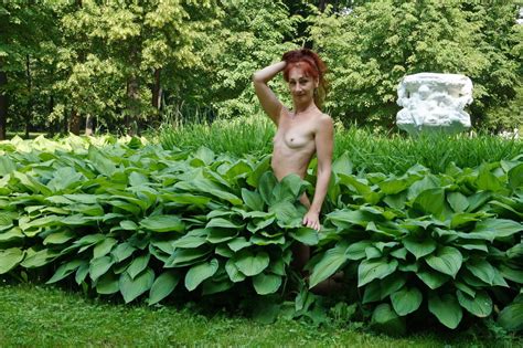Naked In The Grass Pics Xhamster
