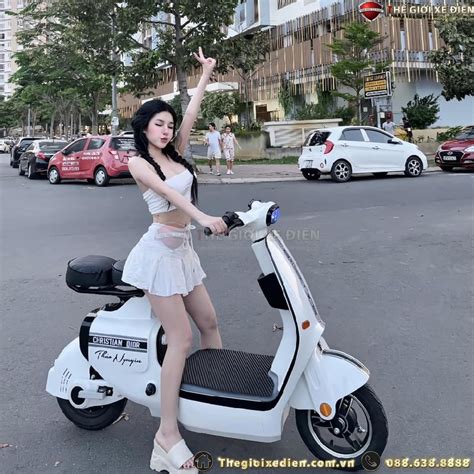 GIữa VC K và VC Ally Elyas nên chọn mẫu xe điện Hot Girl nào