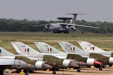 The Trouble With Indias Mig 21 Fighter Jets The New York Times