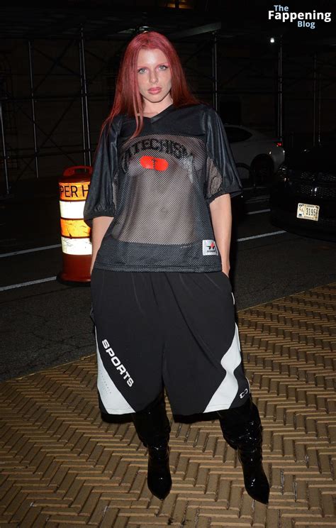 Julia Fox Flashes Her Nude Tits At The Willy Chavarria Fall Ready To Wear Fashion Show In