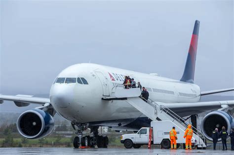 Delta Flight Diverted After Unruly Passenger Breaks Free From Restraints Myjoyonline