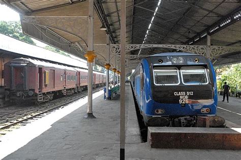 Kandy Station Sri Lankan Railways Class S12 Dmu 926 World Railways