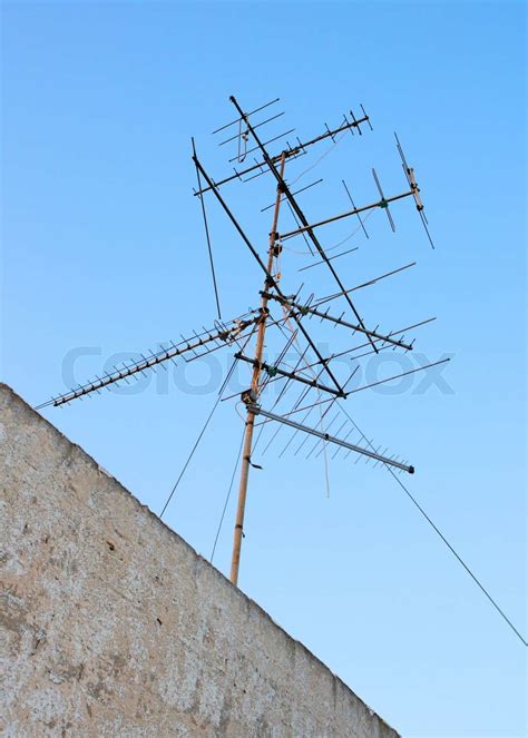 Gamle Tv Antenne P Taget Mod Bl Himmel Stock Foto Colourbox