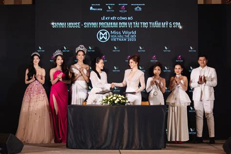 Nóng bỏng mắt với shoot hình cùng Bikini Passport của Top 3 Miss World