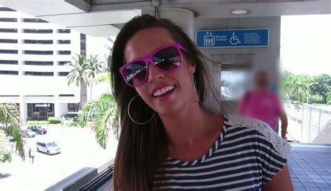 Hypnotically Beautiful Chick Shows Off Her Big Juicy Ass