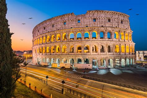 ローマ 夕暮れのコロッセオの風景 イタリアの風景 Beautiful 世界の絶景 美しい景色