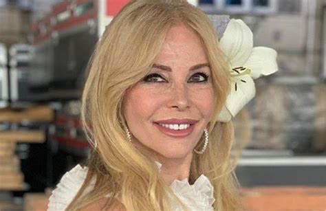 En Micro Bikini Negra Graciela Alfano Ret Al Verano Con Una Foto Playera Catamarca Provincia