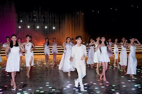 Ngắm dàn thí sinh Miss World Vietnam diện bikini nhảy múa