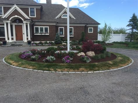 Driveway Planting Bed | Landscape projects