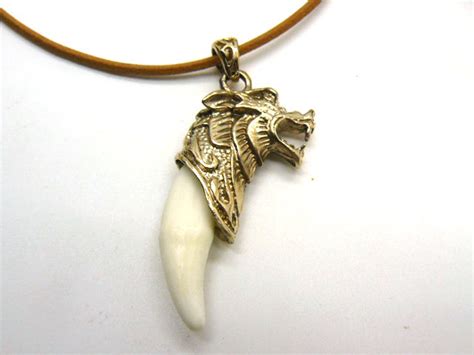 Амулет Клык Волка: значение оберега для мужчин и женщин