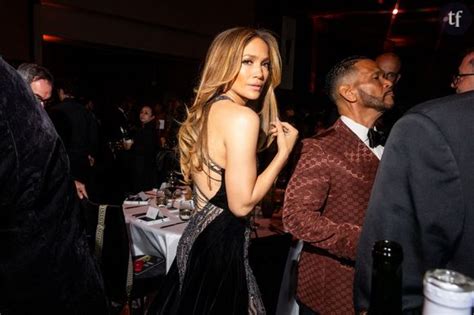 Elle Est D Gueulasse Jennifer Lopez S Affiche En Bikini Les Internautes Se D Chainent Le