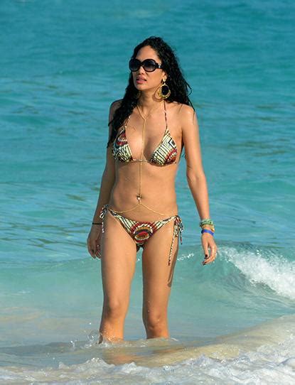 7 Hot Sexy Ellen Humphreys Bikini Pics