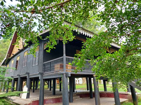 Keunikan Rumah Adat Kajang Lako Di Bumi Melayu