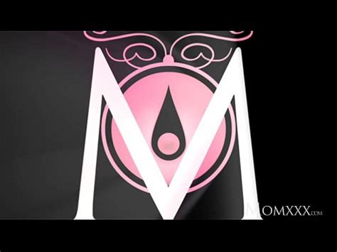 MOM Madrastra Cachonda Dominante Y Mandona En Tirantes Se Folla A Un Joven Travieso XVIDEOS