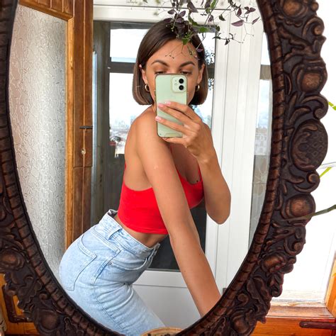 Realistic Nude Selfies Generator Online Free | Vidqu AI