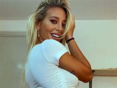 Con fotos hot Sol Pérez demostró que extraña la playa