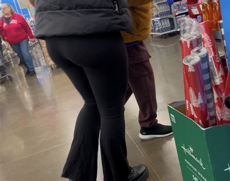 Latina Cute Tight Ass In Flares Spandex Leggings Yoga Pants Forum
