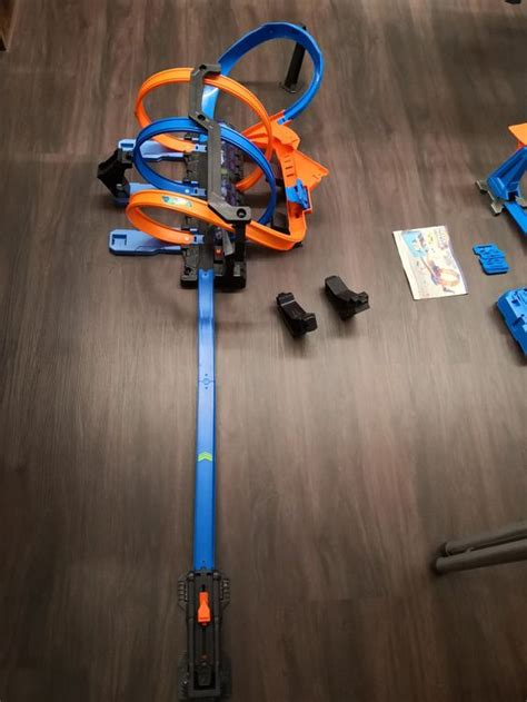 Hot Wheels Korkenzieher Crash Trackset Mit Erweiterungsset Kaufen Auf Ricardo