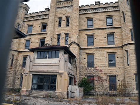 The Old Joliet Prison, Main Entrance, Joliet, Illinois [OC] [4828 x