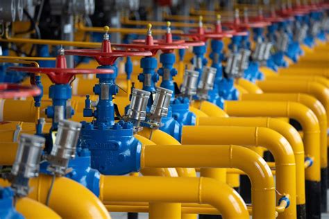 Russia LNG Exports Rise Near Record as Europe and Asia Struggle to Cut ...