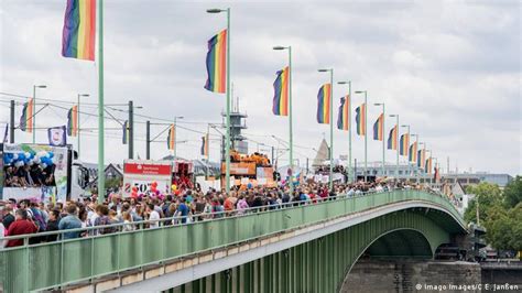 Hunderttausende Feiern Christopher Street Day In Köln Aktuell