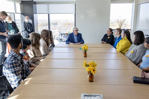 Governor Visits Uwm Health And Wellness Center In Focus On Mental