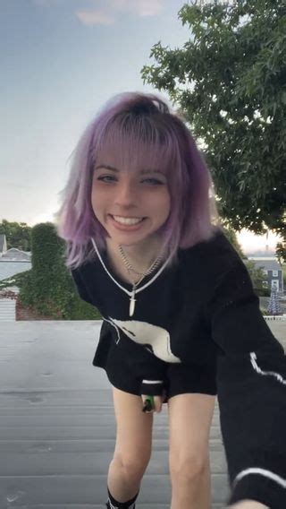 Daisydewdrops Daisy Dewdrops Nude OnlyFans NudoStar TV