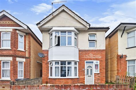 Property agents Bournemouth are reporting a surge in house prices 11