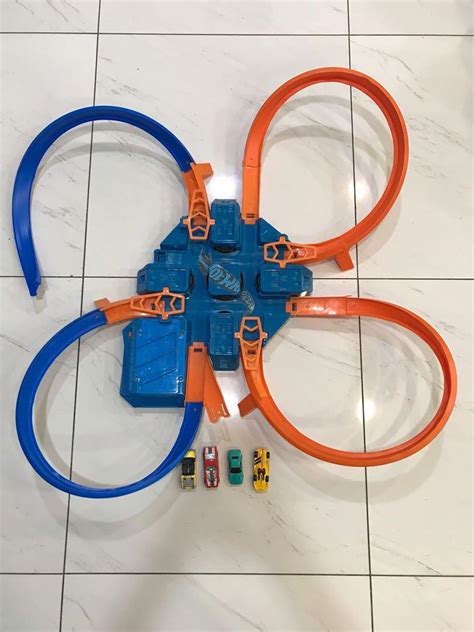 Hot Wheels Criss Cross Crash Motorized Track Set Hobbies Toys Toys Games On Carousell