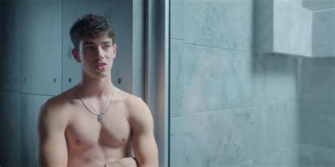 Elite tutte le scene hot tra Arón Piper Manu Ríos e Omar Ayuso la GALLERY e il video