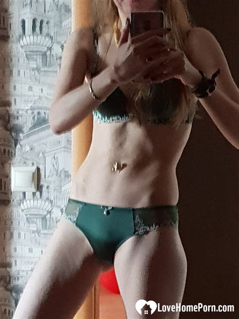 Hottie With Great Legs Doing Some Nude Selfies At HomeMoviesTube