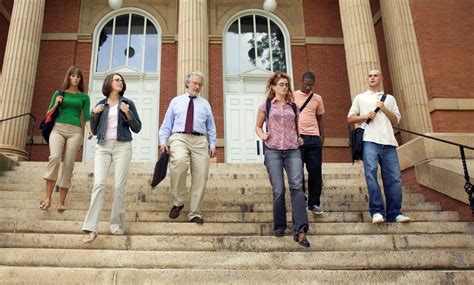 The Academic Advising Gap: How Colleges Fall Short in Training Faculty