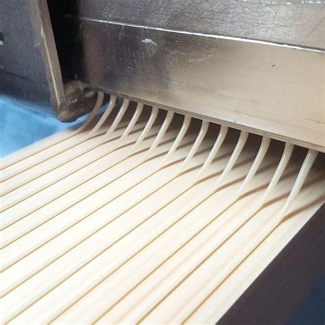 Производство клеев расплавов в России - Нова-М