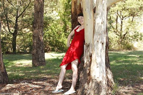 Amateur Girl Spreading Her Pussy In The Park Porno Fotos Xxx Fotos Imagens De Sexo