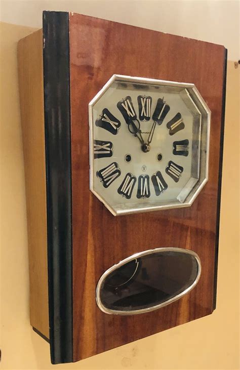 Часы настенные механические. Янтарь с боем. На ходу