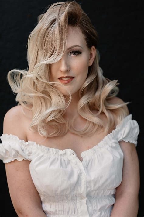 Image libre curieux blonde à la recherche charme portrait visage mode attrayant joli