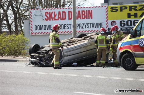 Dachowanie BMW na Trasie Nadwarciańskiej zdjęcia