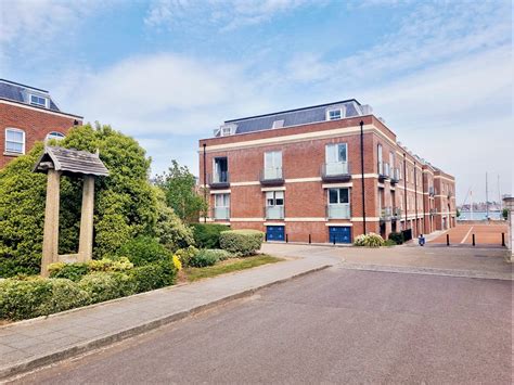 2 Bed Flat For Sale In Salt Meat Lane Gosport Po12 Zoopla