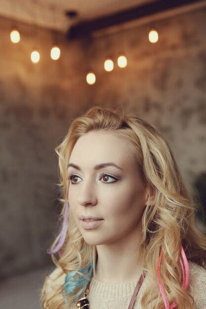 Hermosa Mujer Con Maquillaje Nude Foto Gratis