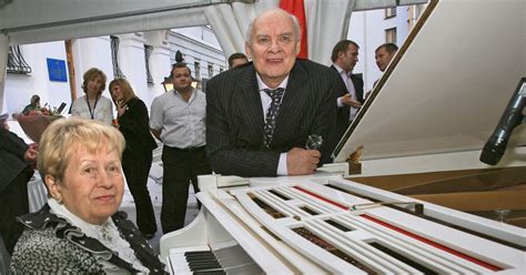 Умер поэт-песенник Николай Добронравов